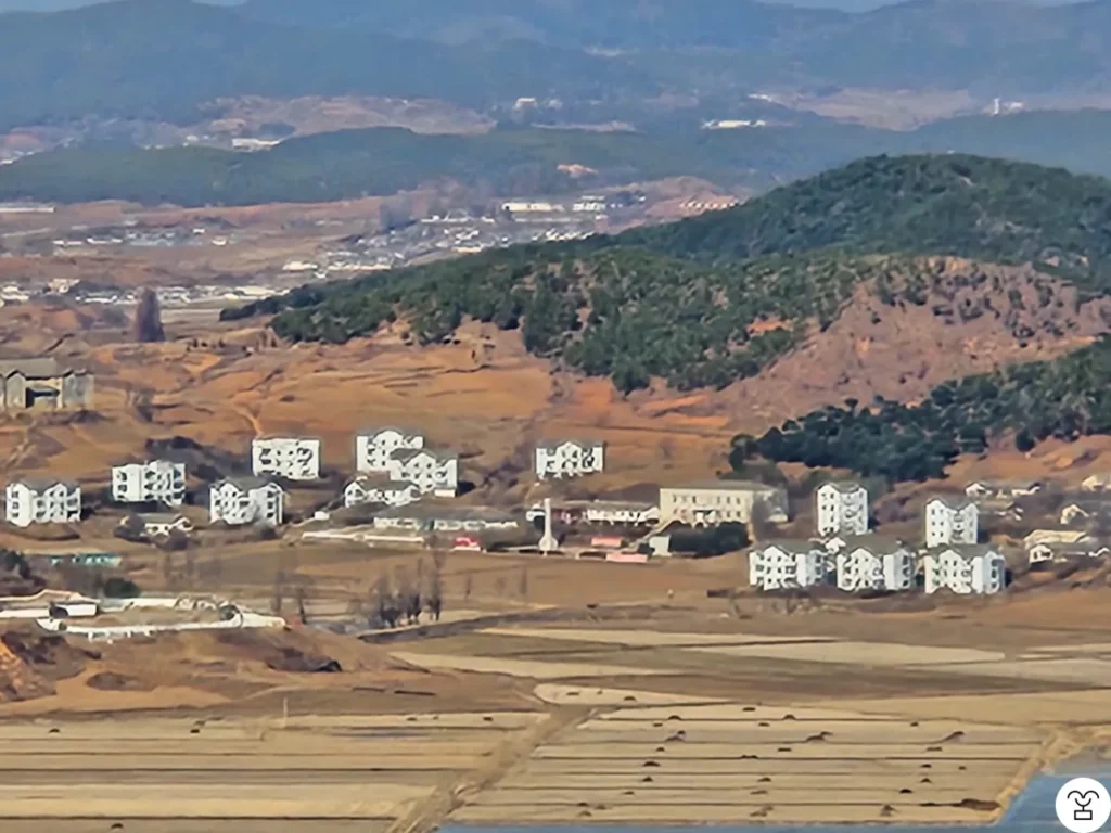 北朝鮮の建物（拡大撮影）