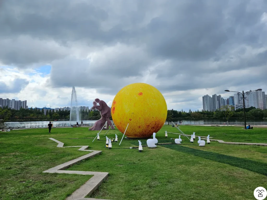 ハヌル広場の満月